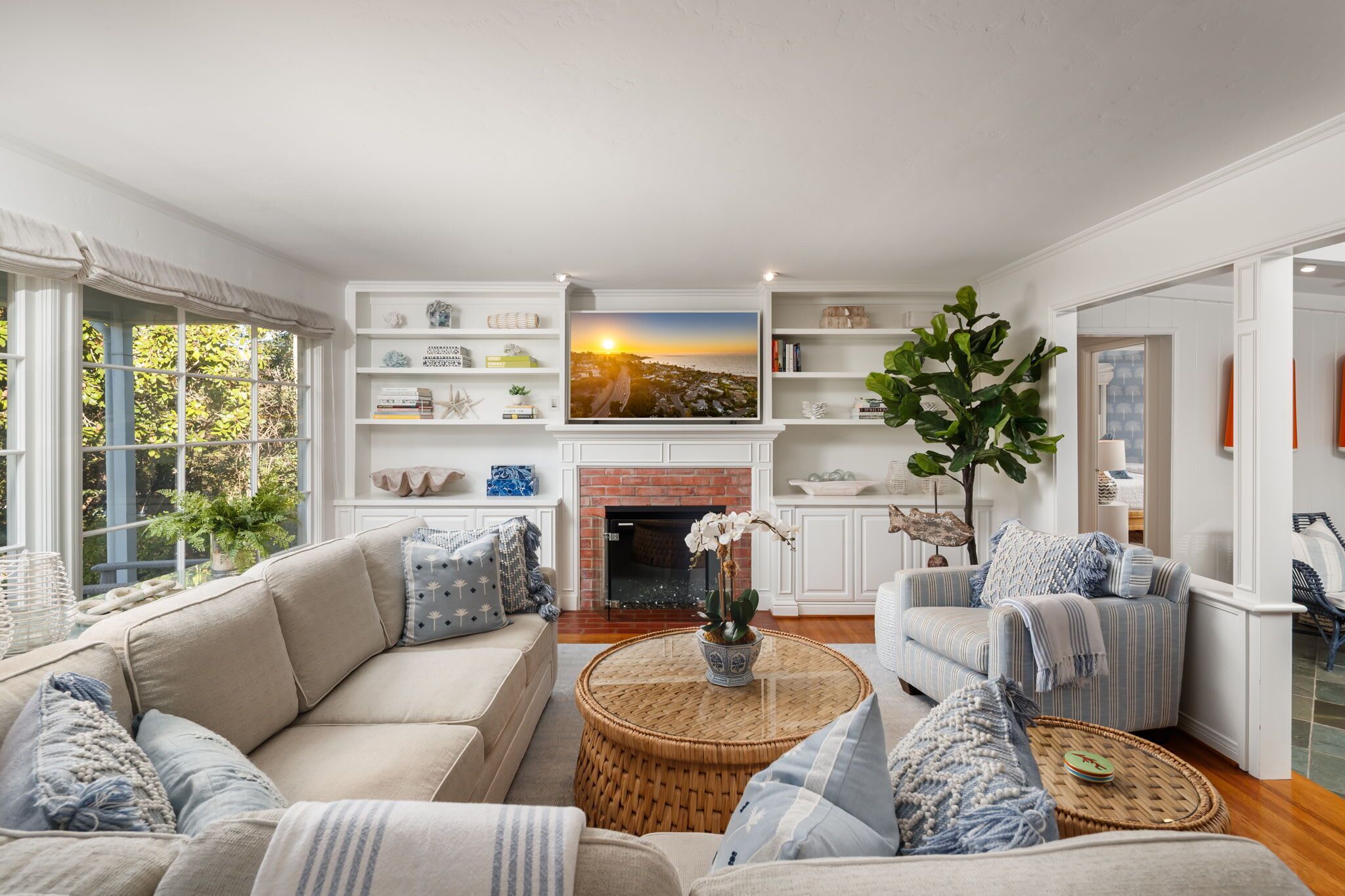 Téléviseur, foyer, bureau