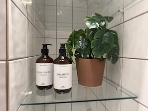 Shower, hair dryer, towels