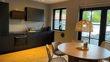 Refrigerador, microondas, horno y parrilla de estufa