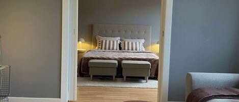 3 عدّة غرف نوم ومكواة/لوح كي وسرير سفر وواي فاي