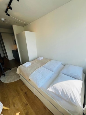 1 bedroom, desk, iron/ironing board, WiFi