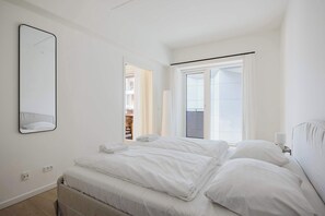 2 bedrooms, desk, iron/ironing board, WiFi