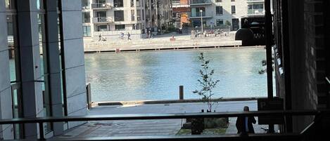 المنشأة من الداخل