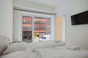 2 bedrooms, desk, iron/ironing board, WiFi