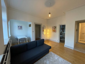 テレビ、書斎 / ワークスペース