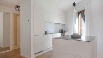 Køleskab, mikrobølgeovn, ovn, kogeplade