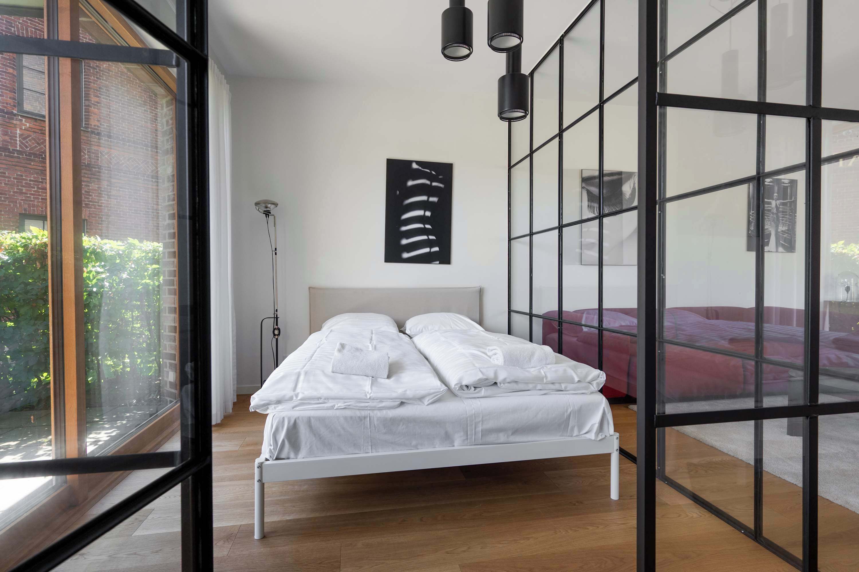 2 habitaciones, escritorio, tabla de planchar con plancha y wifi 