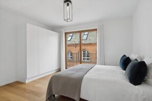 3 Schlafzimmer, Schreibtisch, Bügeleisen/Bügelbrett, WLAN