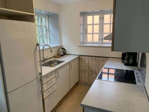 Frigorífic, microones, forn i placa de cuina