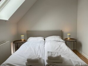 2 bedrooms, desk, iron/ironing board, WiFi