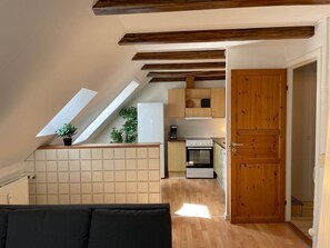 Køleskab, mikrobølgeovn, ovn, kogeplade