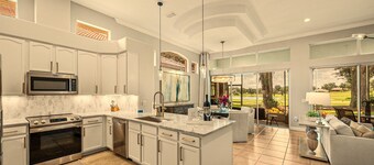 Elegant 3BR Lake Jovita Golf Villa • St. Leo Access