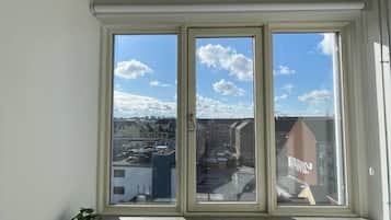 4 bedrooms, desk, iron/ironing board, WiFi