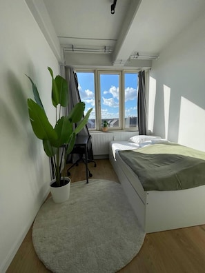 4 Schlafzimmer, Schreibtisch, Bügeleisen/Bügelbrett, WLAN