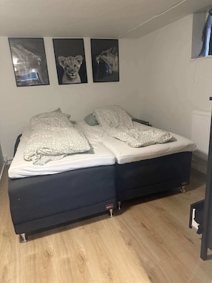 Iron/ironing board, WiFi, bed sheets