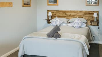 Deluxe Double Room | Free cribs/infant beds, free WiFi, bed sheets