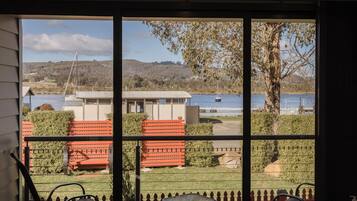Habitación cuádruple familiar, vista al río | Terraza o patio
