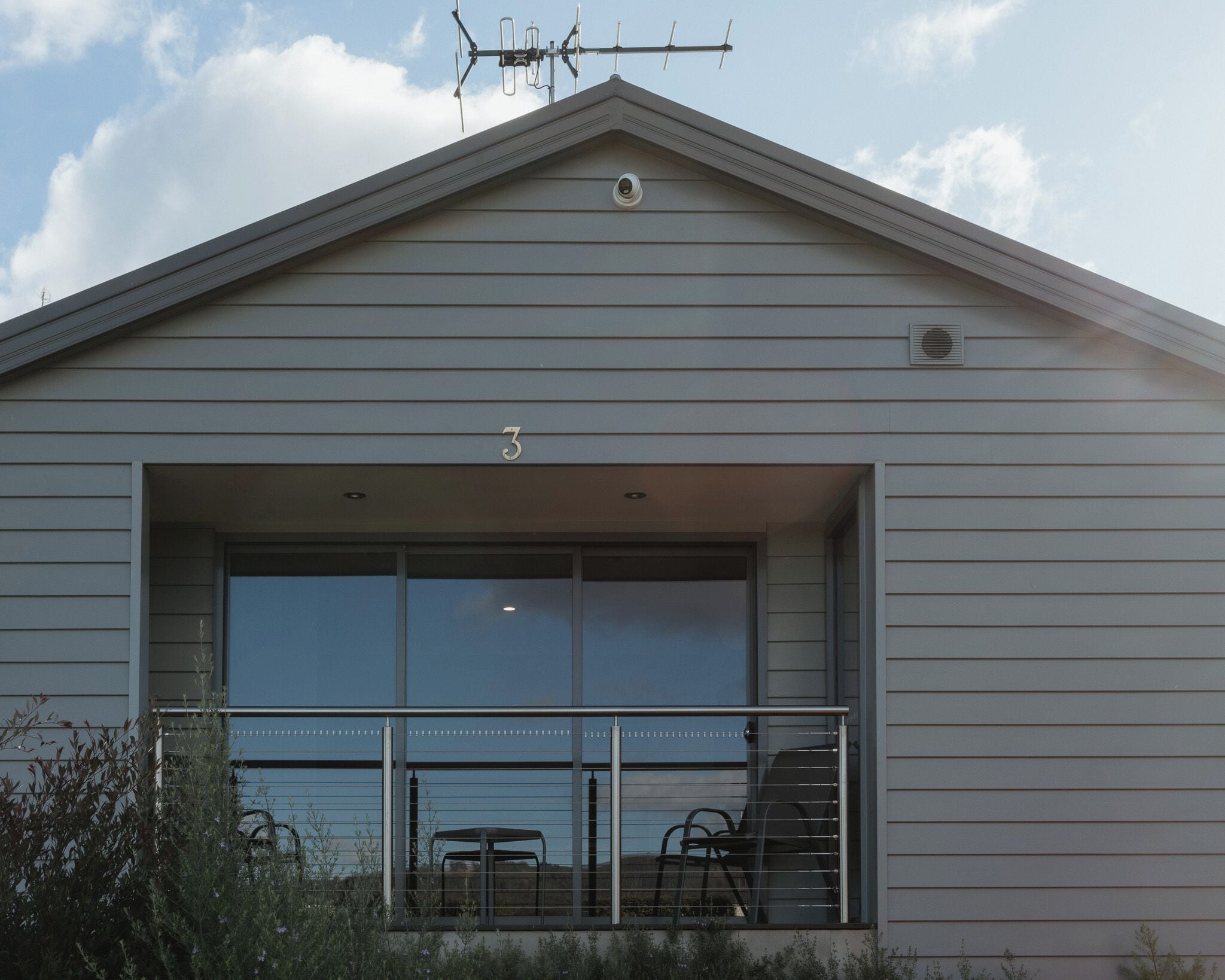 Habitación doble superior, vistas al río | Cunas gratuitas, wifi gratis, ropa de cama