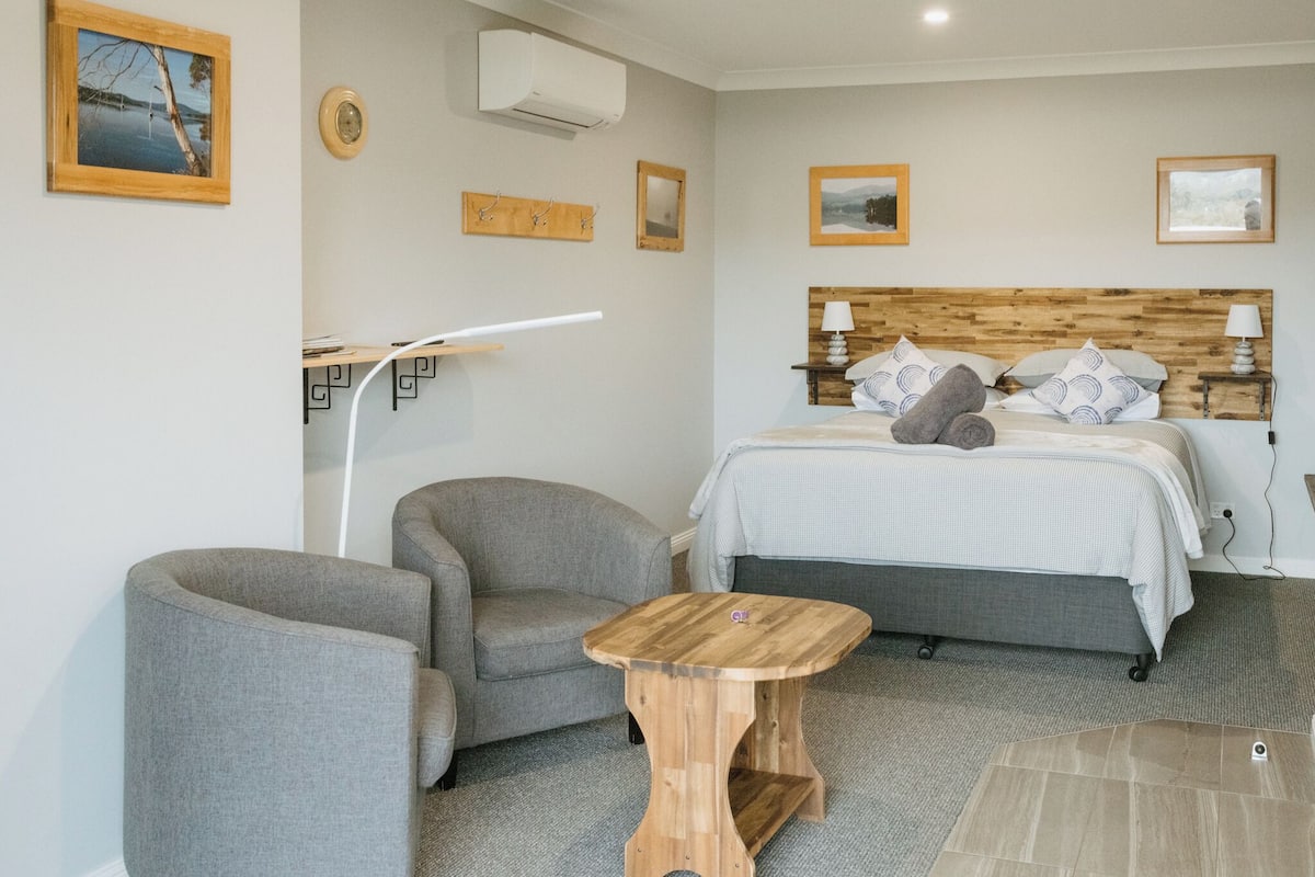 Deluxe Double Room | Free cribs/infant beds, free WiFi, bed sheets
