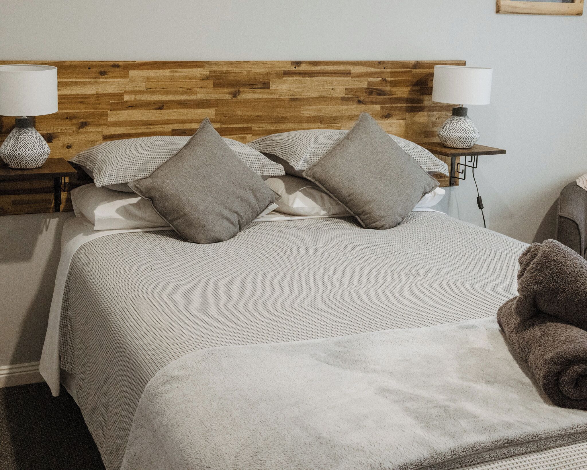 Basic Double Room, Mountain View | Free cribs/infant beds, free WiFi, bed sheets