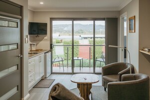 Deluxe Double Room | Free cribs/infant beds, free WiFi, bed sheets