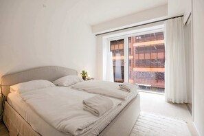 3 makuuhuonetta, työpöytä, silitysrauta/-lauta, Wi-Fi