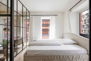 3 makuuhuonetta, työpöytä, silitysrauta/-lauta, Wi-Fi