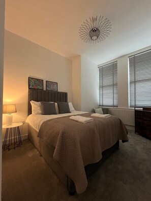 3 bedrooms, iron/ironing board, WiFi, bed sheets - Premium apartment close to the beach, Turner contemporary and dreamland Pets ok. (Margate)