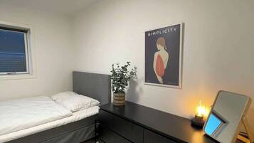 2 bedrooms, iron/ironing board, WiFi, bed sheets