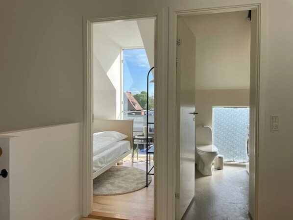 3 bedrooms, desk, iron/ironing board, WiFi