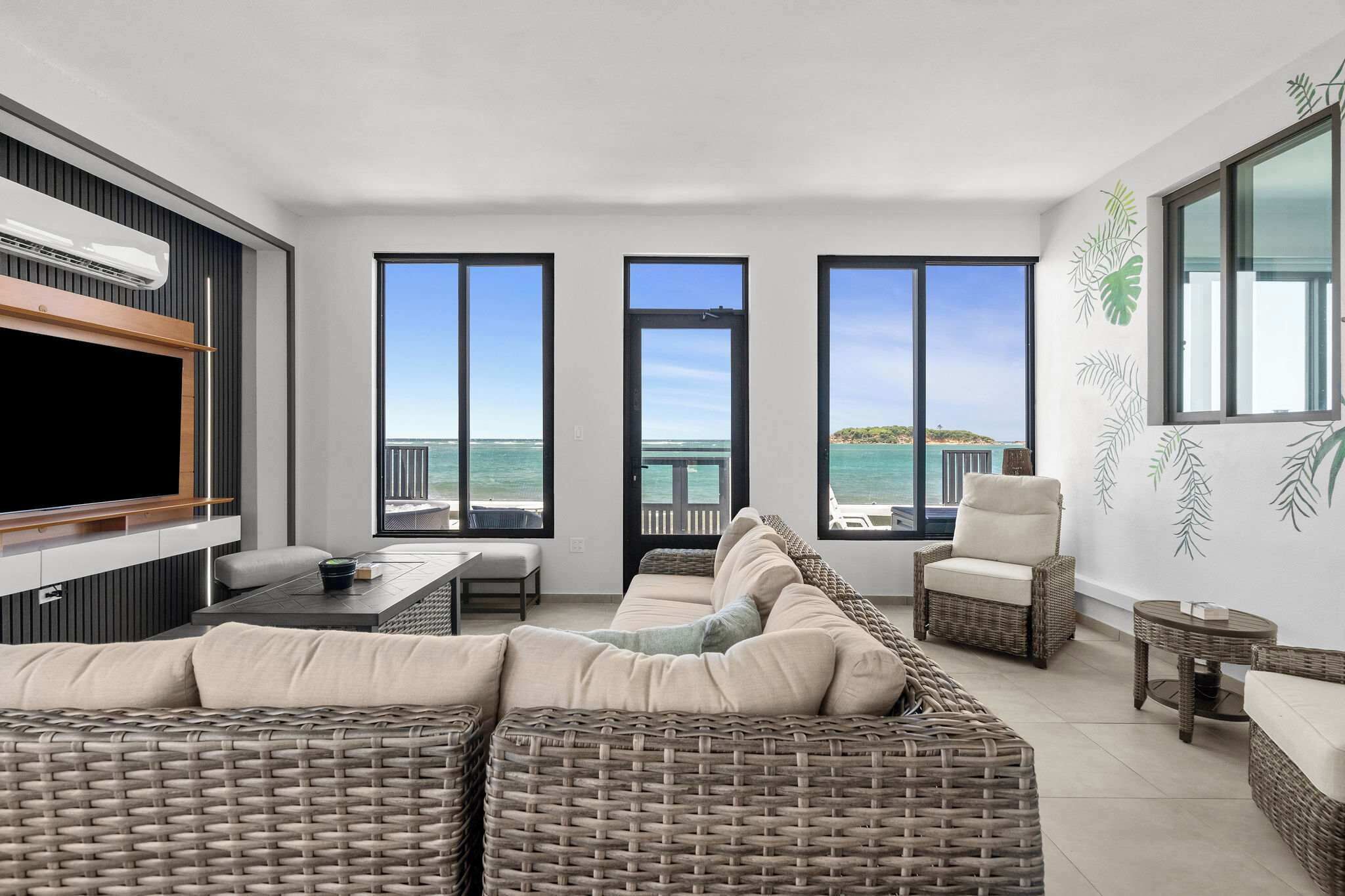 Televisión y oficina 