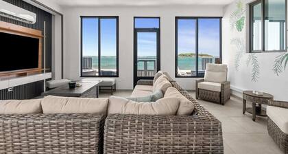 Balandras Beach House #4 | Beachfront w/ Hot Tubs