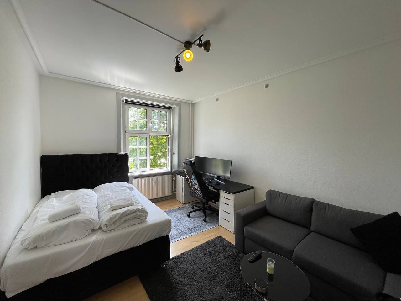 1 habitación, escritorio, tabla de planchar con plancha y wifi 