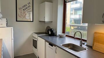 Fridge, microwave, oven, stovetop