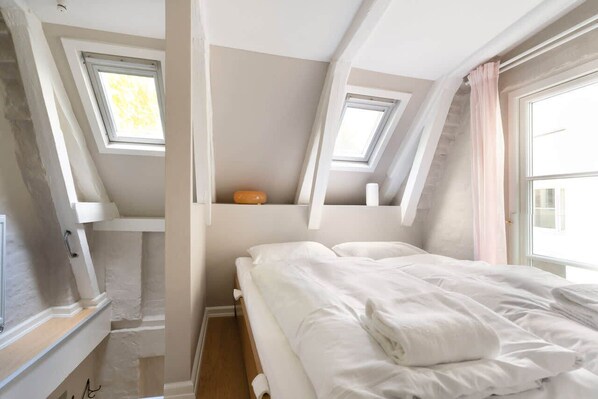 1 bedroom, desk, iron/ironing board, WiFi