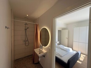 3 soverom, skrivebord, strykejern/-brett og wi-fi