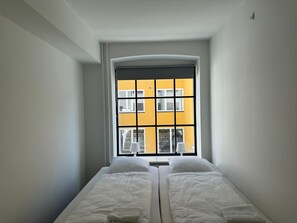 3 habitaciones, escritorio, tabla de planchar con plancha y wifi 