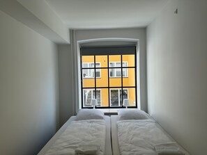 3 bedrooms, desk, iron/ironing board, WiFi