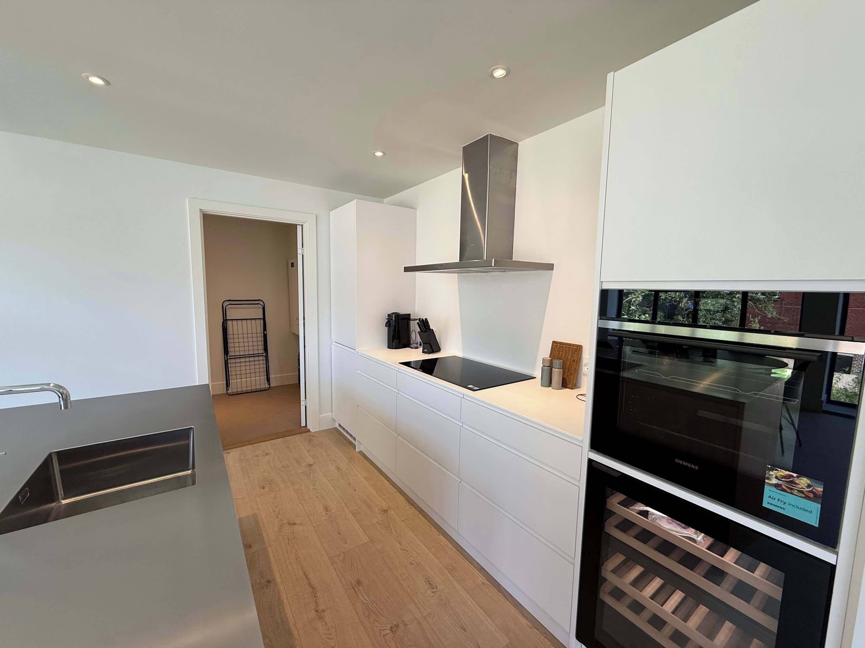 Kylskåp, mikrovågsugn, ugn och spishäll