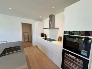 Frigorífic, microones, forn i placa de cuina