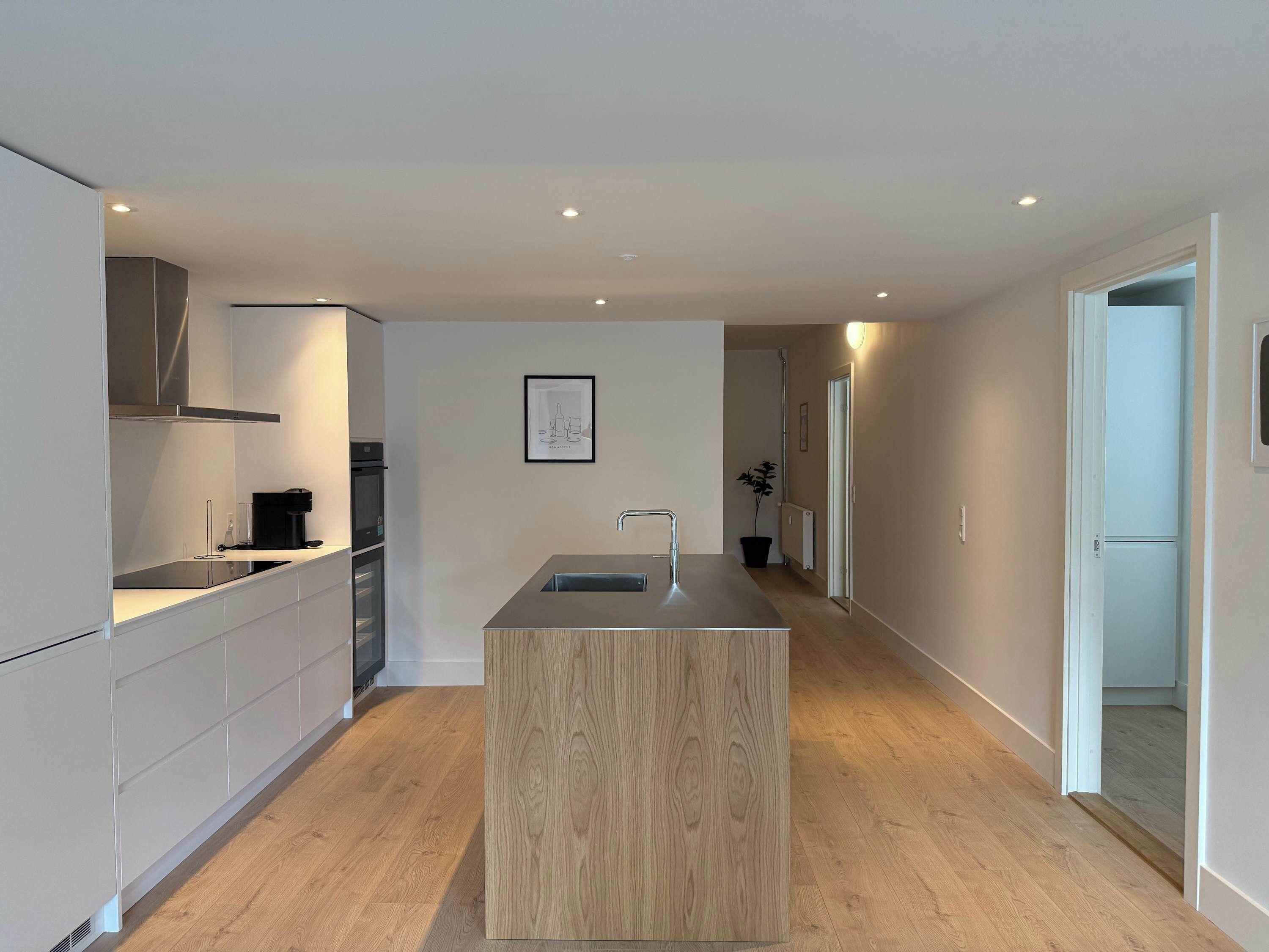 Frigorífic, microones, forn i placa de cuina 