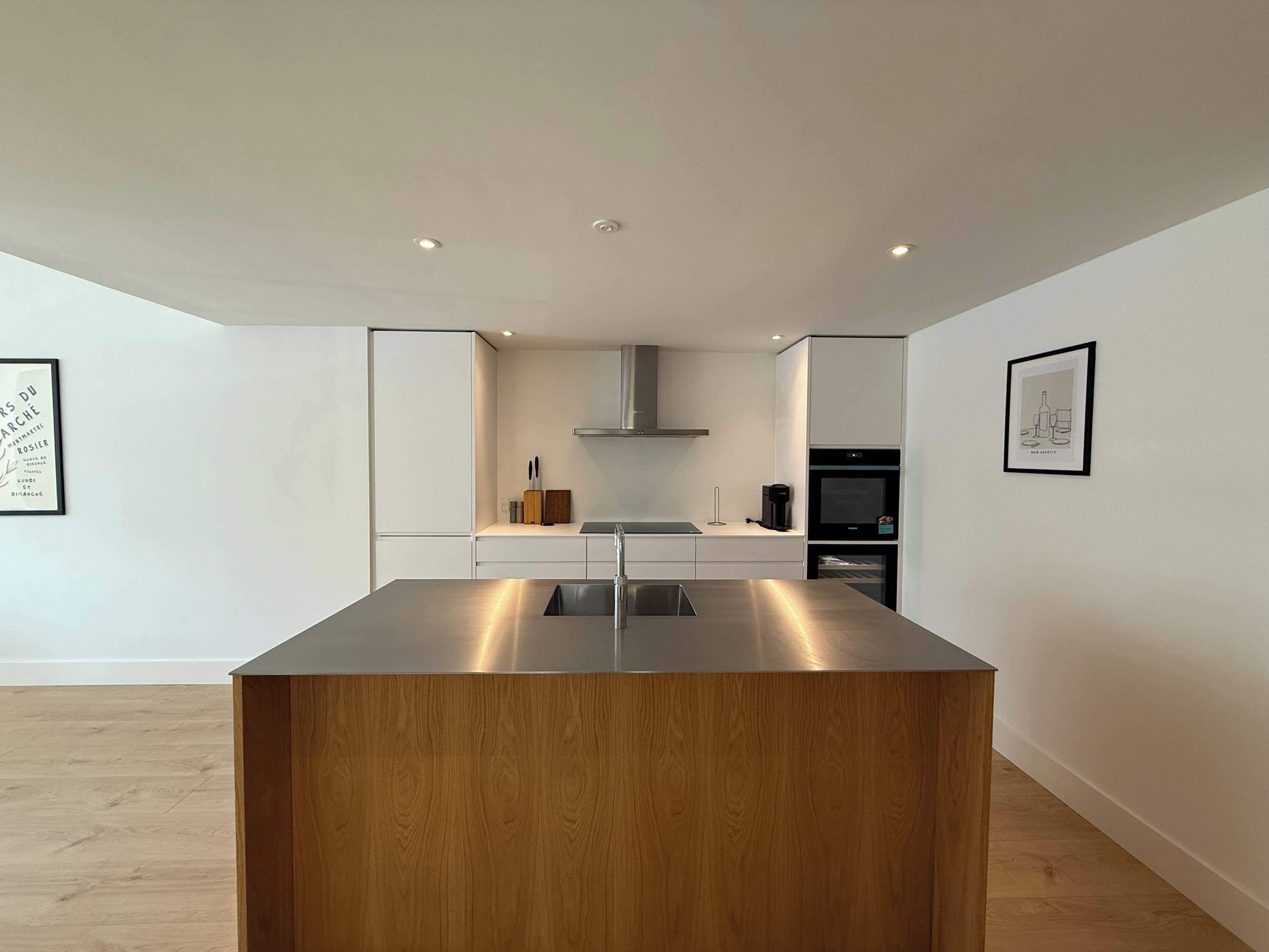 Kylskåp, mikrovågsugn, ugn och spishäll