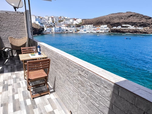 Beachfront penthouse in Tufia - Eco retreat with panoramic views