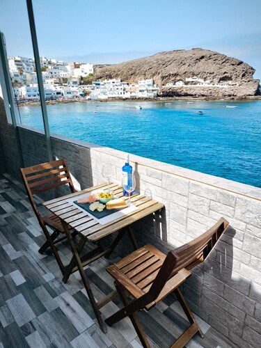 Beachfront penthouse in Tufia - Eco retreat with panoramic views