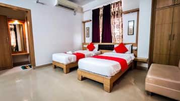 Deluxe Double Room, City View | Free WiFi, bed sheets