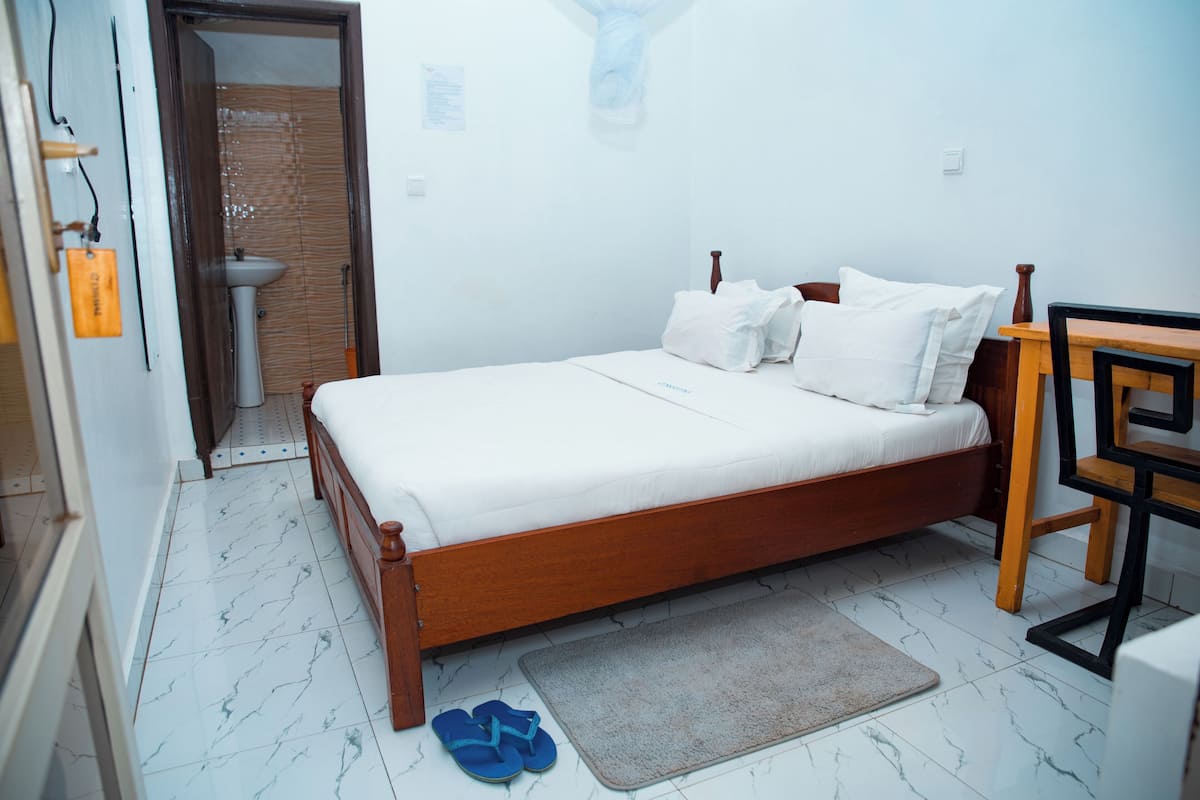 Phòng đôi Deluxe, ban công, quang cảnh hồ | Bộ đồ giường cao cấp, bàn, khu vực làm việc phù hợp cho laptop