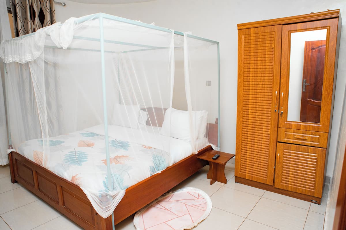 Phòng Suite dành cho gia đình, ban công, quang cảnh thành phố | Bộ đồ giường cao cấp, bàn, khu vực làm việc phù hợp cho laptop