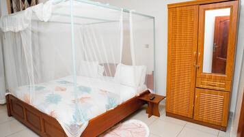 Suite Familiale, balcon, vue ville | Literie de qualité supérieure, bureau