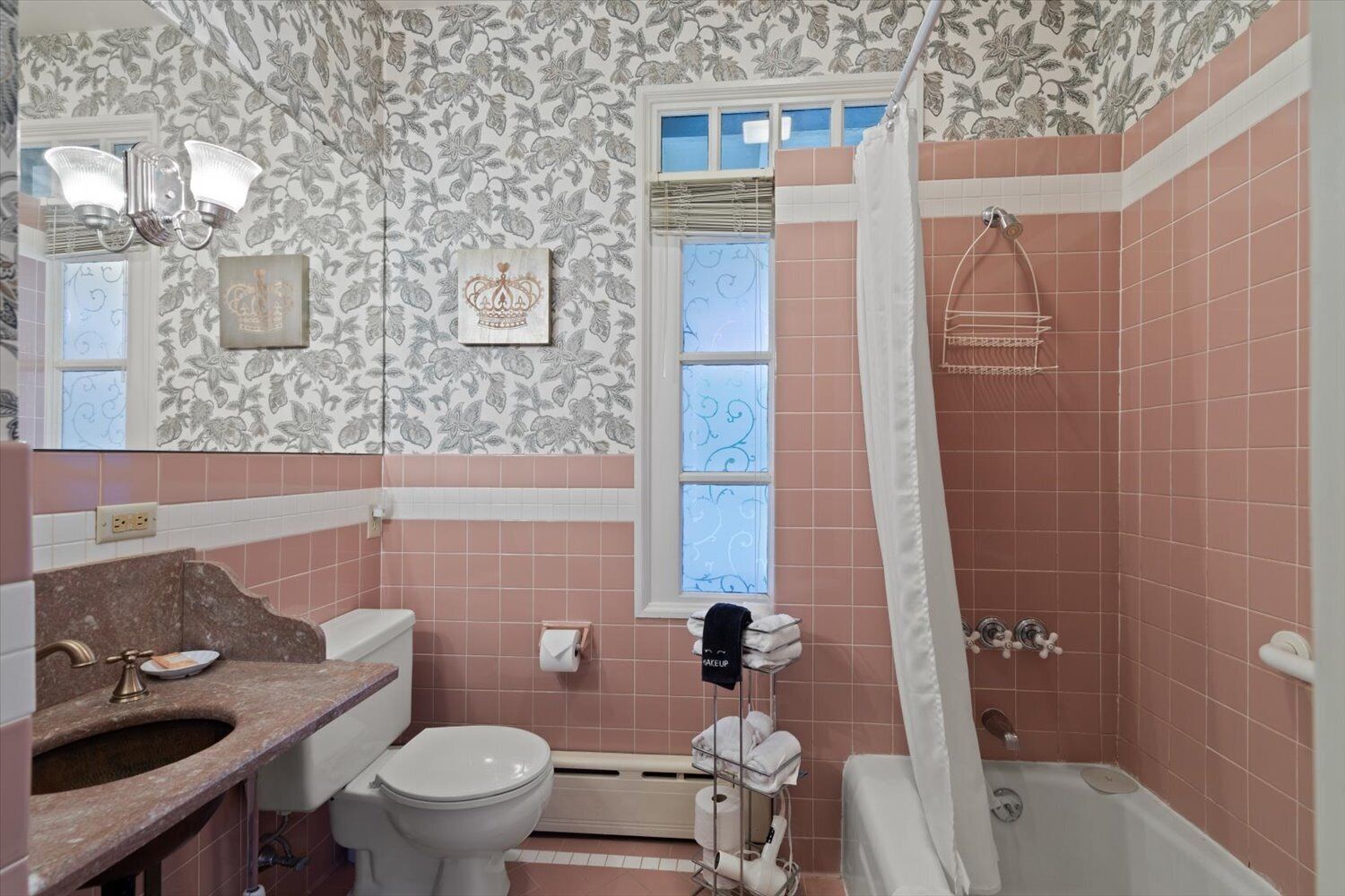 Hårføner, håndklær, såpe og sjampo