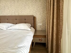 1 bedroom, iron/ironing board, free WiFi, bed sheets - Stylish Apartment in Prestigious Towers in Baku (Bakı)